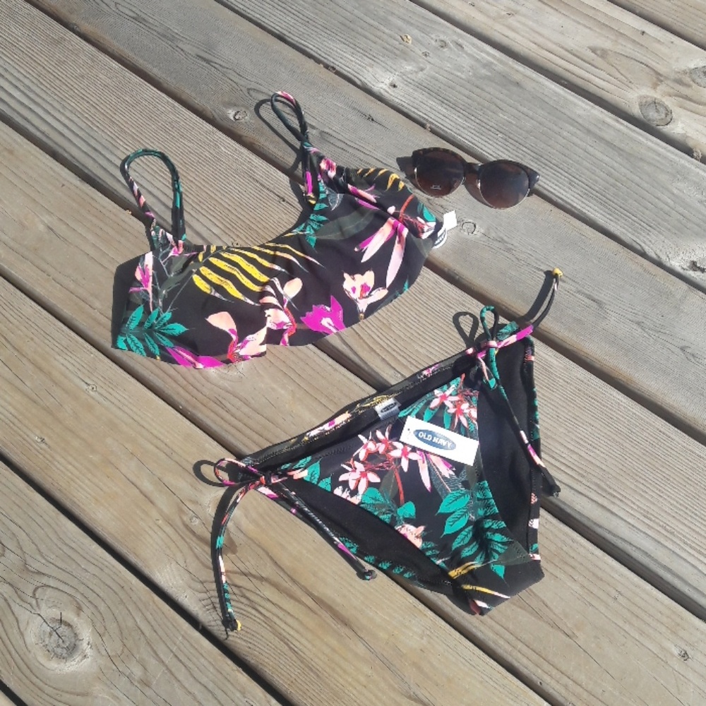 🎉FREE SUNGLASSES🎉 Floral Ruffle Trim Swimsuit